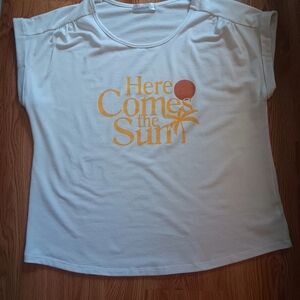 89th & Madison Womens Size M White Graphic Tee with Orange and Yellow Print